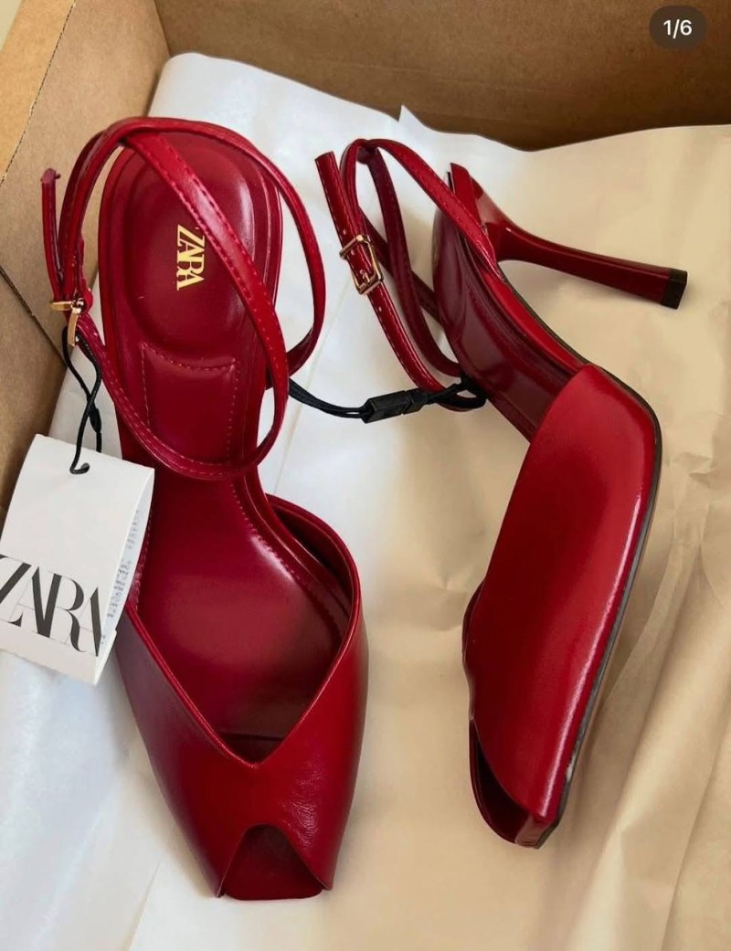 Sandales à talon et brides en cuir Zara